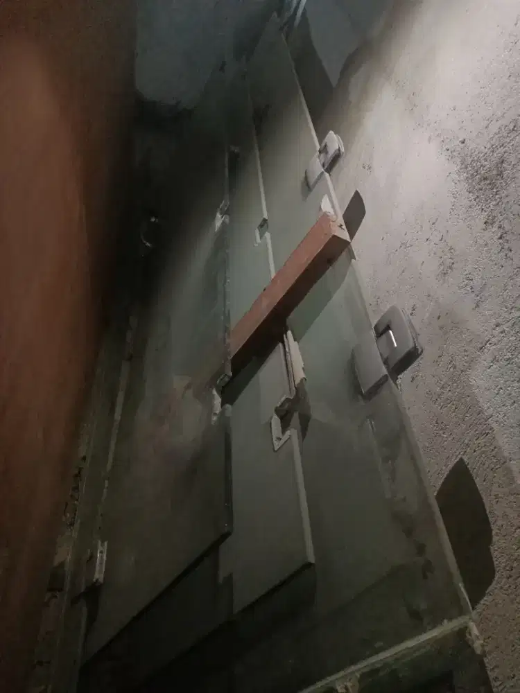 Jual kaca sekatan kamar mandi bekas apartemen