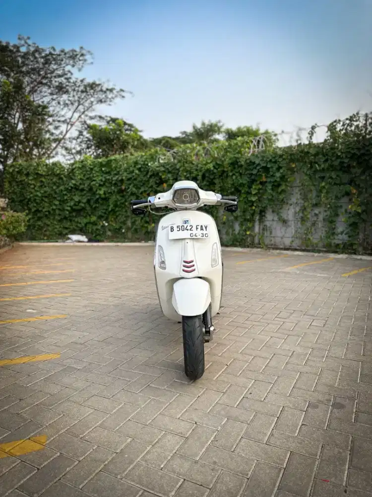 VESPA SPRINT 150 3V 2015 PUTIH - TERMURAH