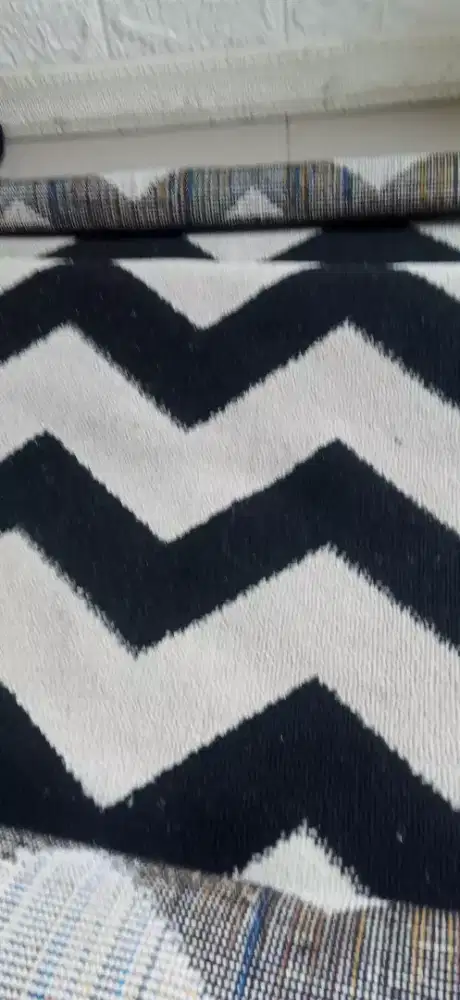 Karpet Monokrom hitam putih