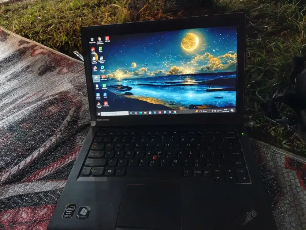 lenovo thinkpad x240
spek ram 8gb
ssd 128gb
proc i5-4300U