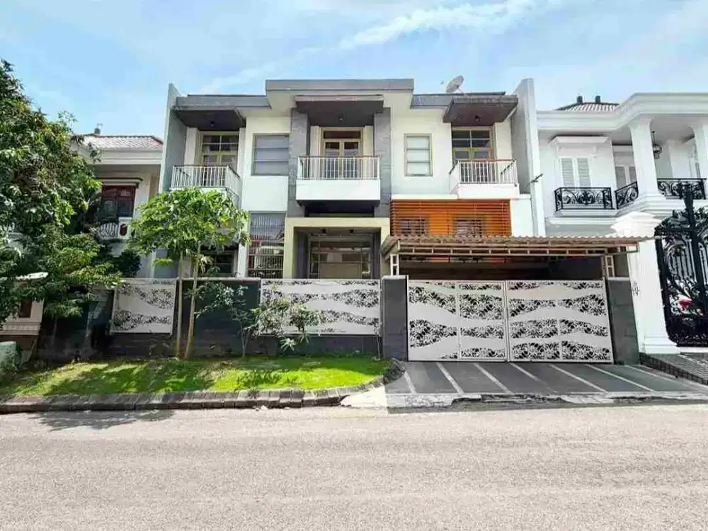 RUMAH PAKUWON INDAH SPLIT LEVEL SEMI FURNISHED HIGH CEILING VBI ROW JALAN LEBAR