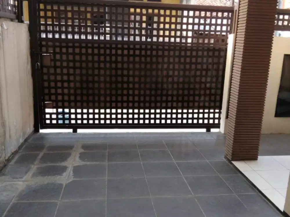 DI kontrakan atau di sewakan  RUMAH siap huni    Komplek kiarasari DKT EXIT TOLL BUAHBATU