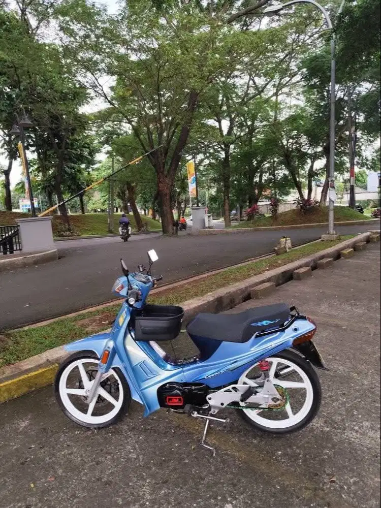 Suzuki crystal th 1990