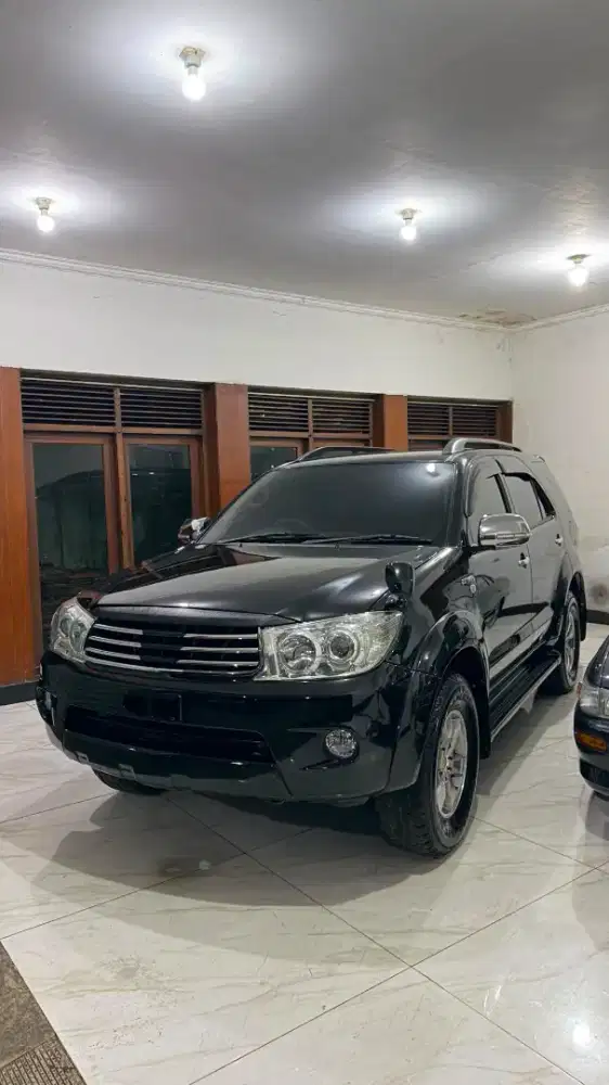 fortuner V bensin 4x4