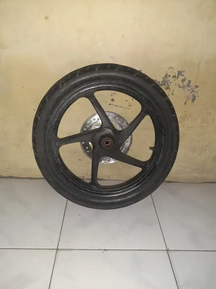 Velg depan motor honda metic