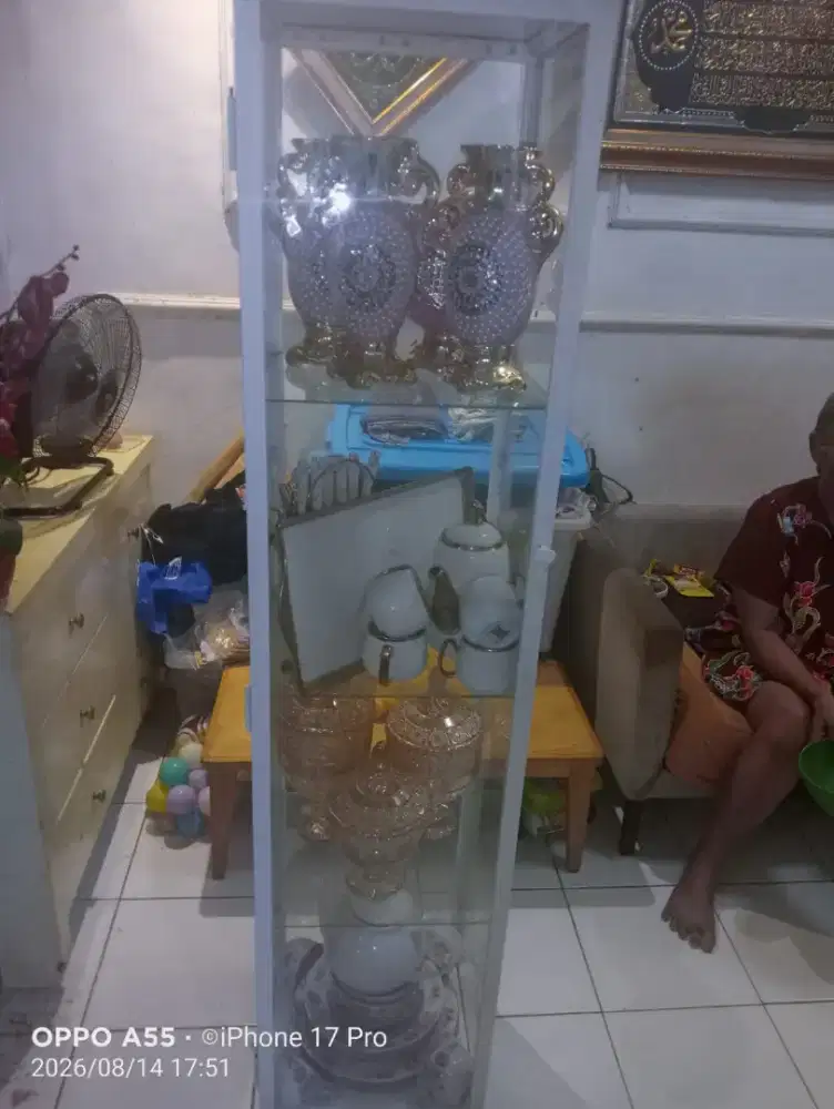Lemari hias ikea