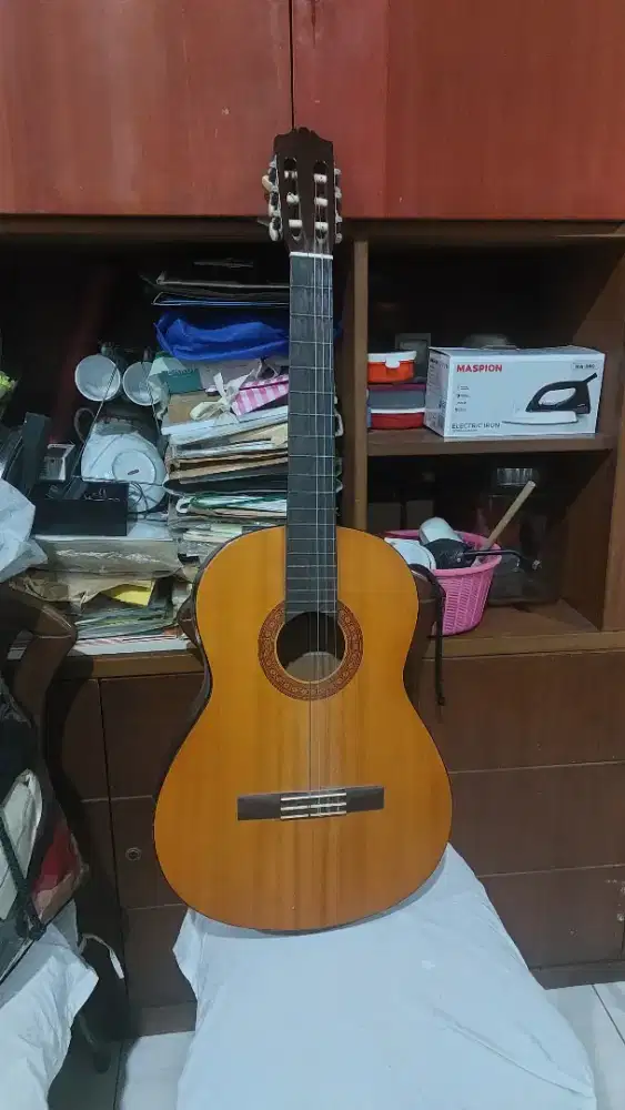Di jual gitar yamaha berikut sarung