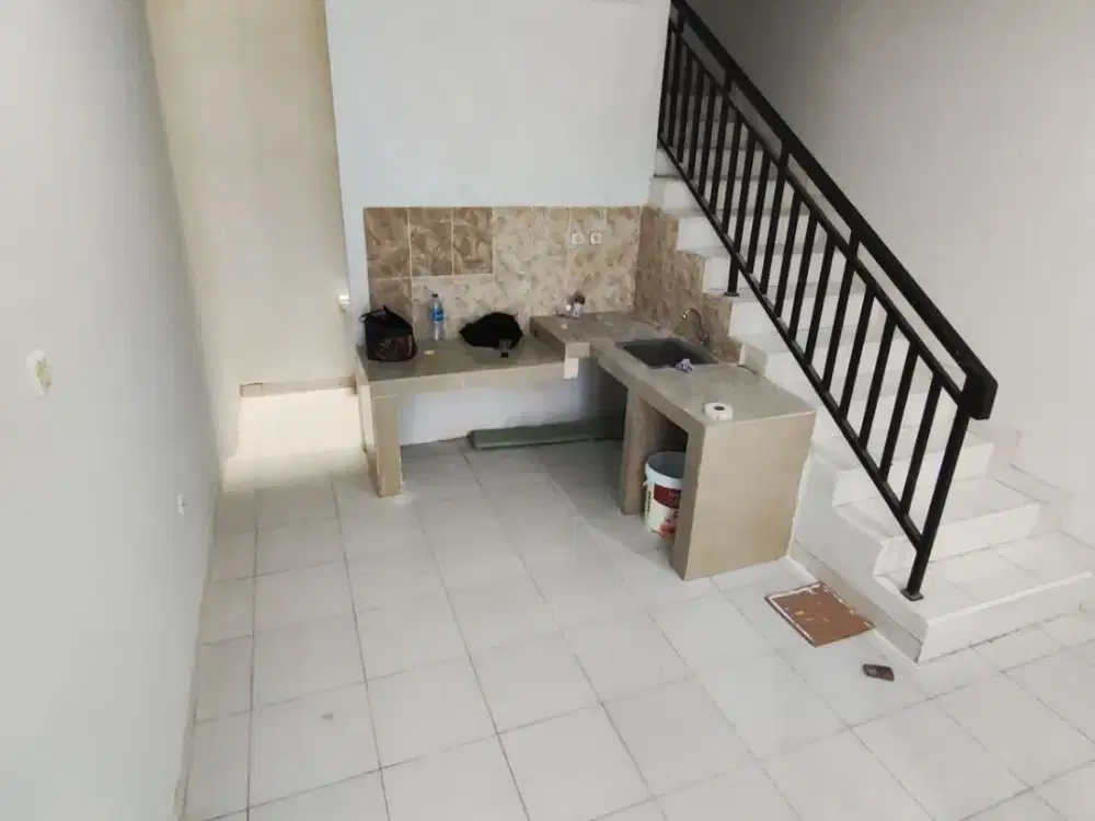 Disewakan Rumah Tanjung Duren 4x15 Dengan 3 Lantai Dan 4 Kamar Tidur Lokasi Strategis Harga Termurah