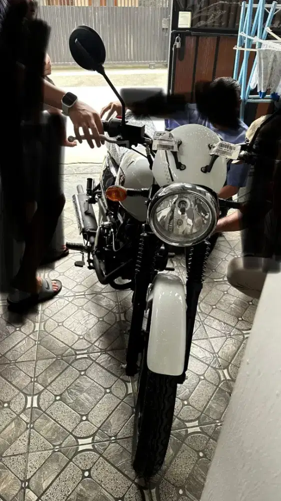 w175 cafe antik