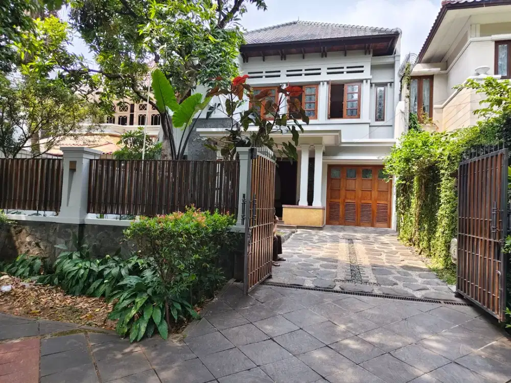 Rumah Menteng: 2 Lantai, LT 348 m2, Lux, Ring 1 Menteng Prestisius, Jual Cepat