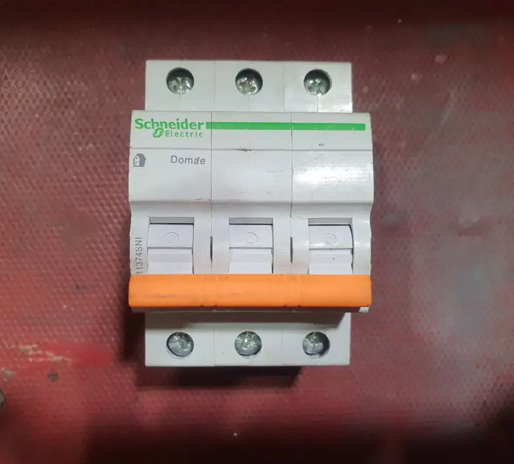 MCB Schneider 3 phase 25A