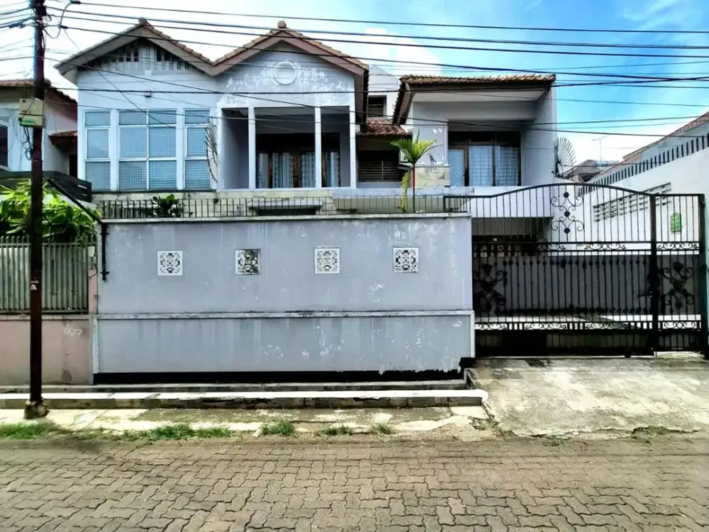DIJUAL RUMAH TINGGAL RUMAH KONDISI BARU DICAT  BERSIH – RAPI LEBAK LESTARI INDAH LEBAK BULUS JAKARTA SELATAN