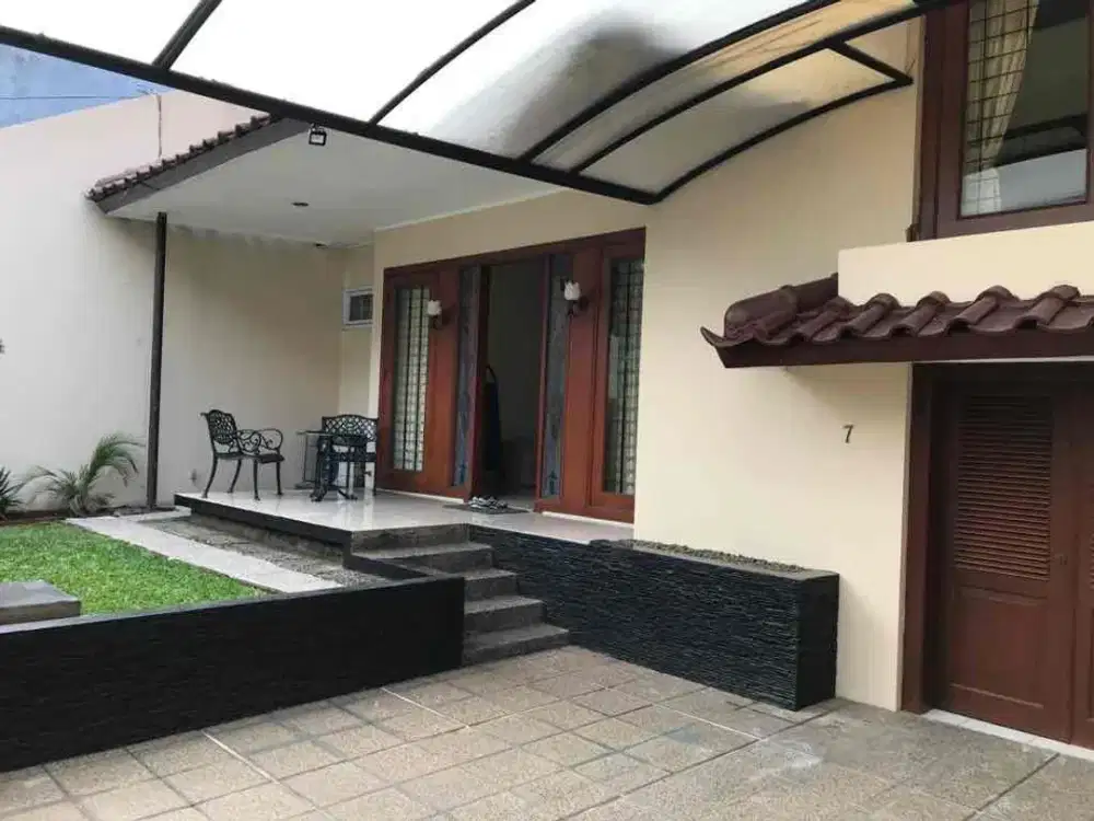 Disewakan rumah modern nyaman siap huni dekat ke area komersil Pondok Indah Jakarta Selatan