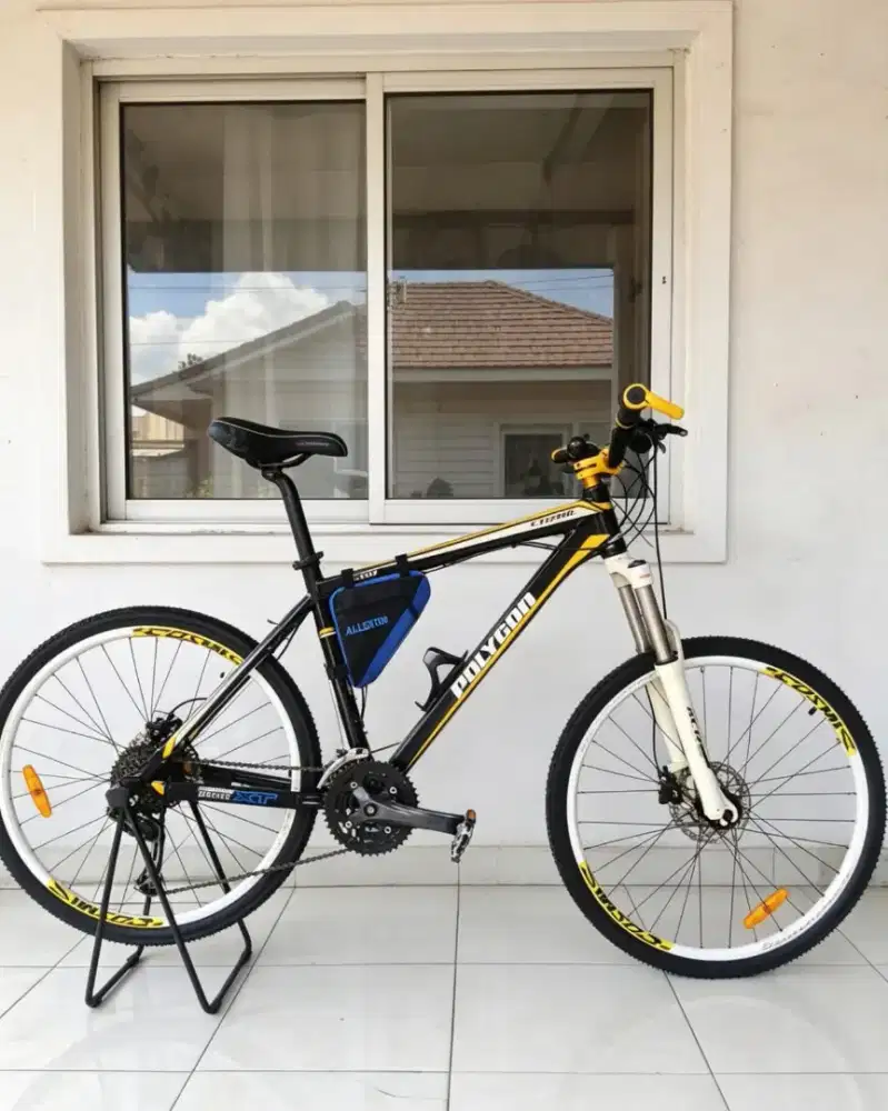 Sepeda gunung MTB Polygon cozmic 1.0 hidrolis