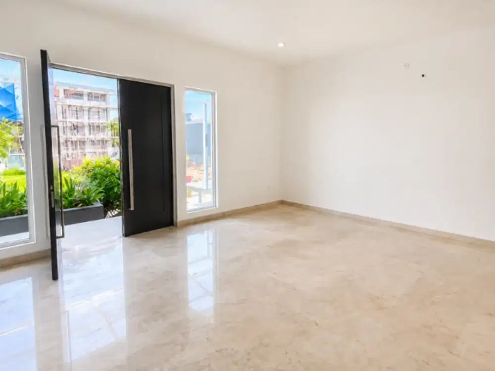 Rumah Disewakan di PIK 2, 5 KT, View Danau, 200 m²