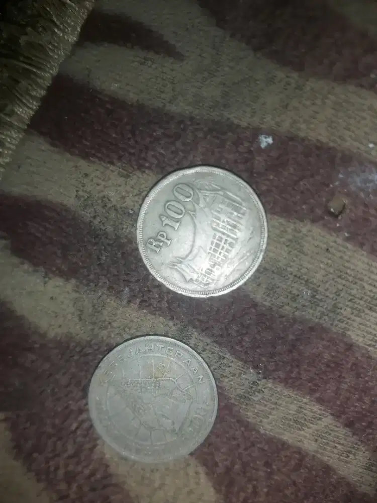 Uang coin 100 rupiah