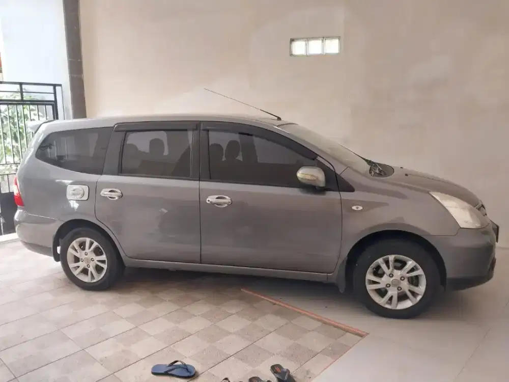 Nissan Grand Livina SV 2011 Matic