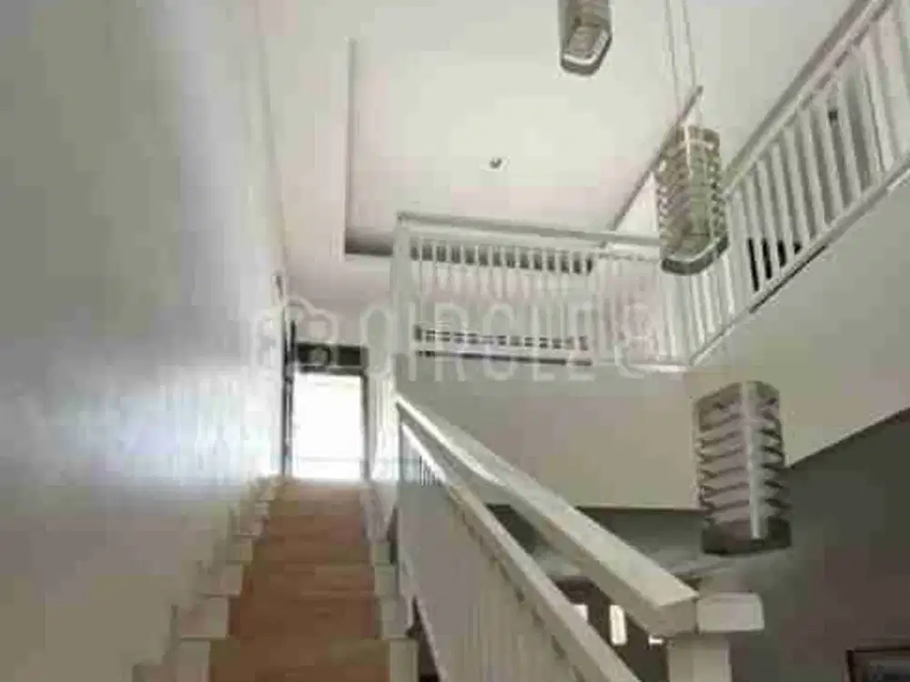 Rumah 3 lantai Di Grand Sharon