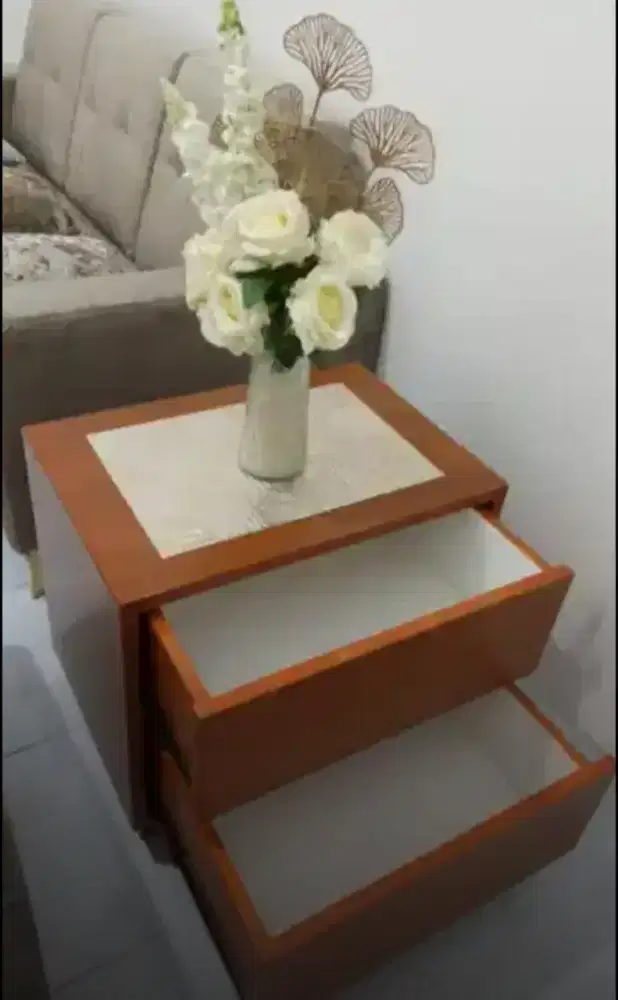 Nakas kayu . Feeling cabinet wood