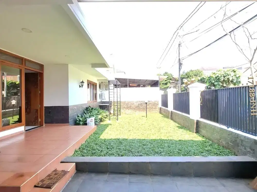 Disewakan Rumah Rapi Satu Lantai Dekat Dekat Mall Pondok Indah 2