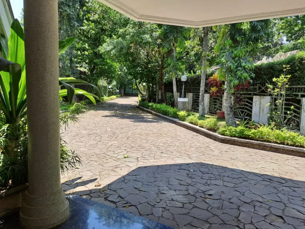 Ruang Usaha Rumah Luas di Hegarmanah