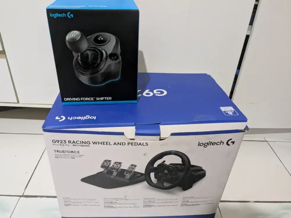 LOGITECH G923 + SHIFTER