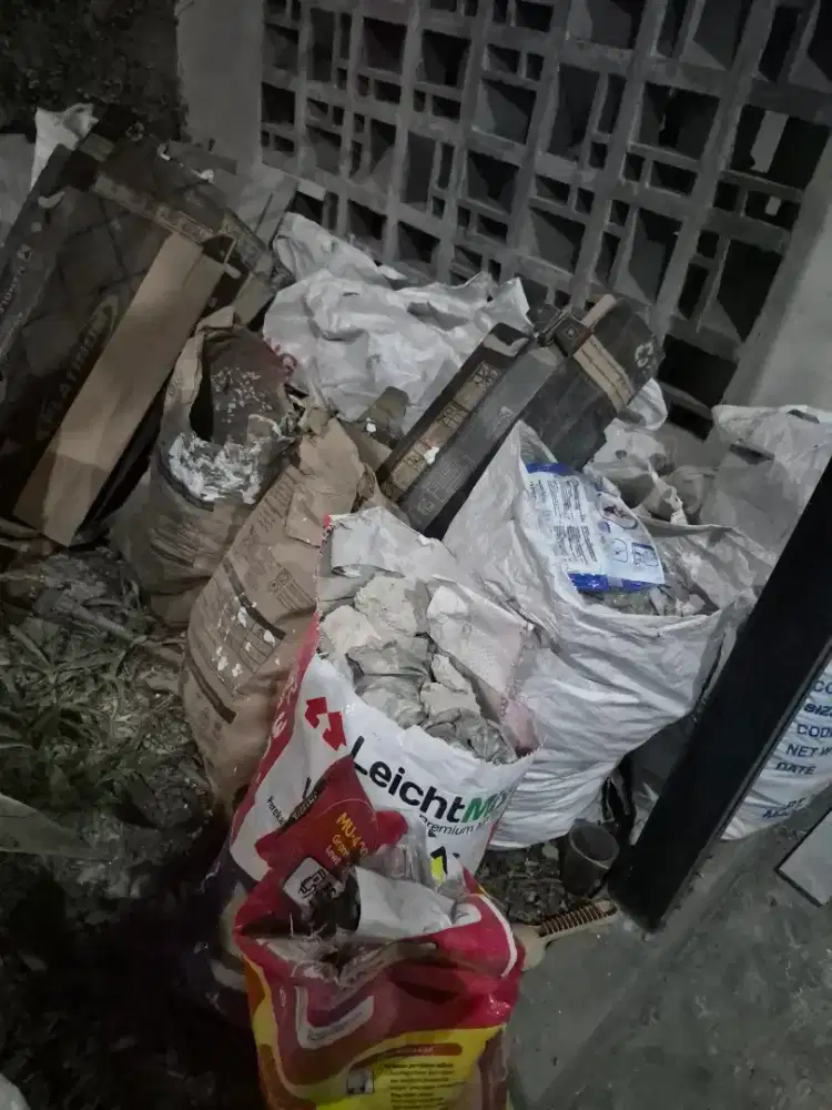FREE / Gratis Puing Urugan Bekas Renovasi (Sekitar 18 Karung)