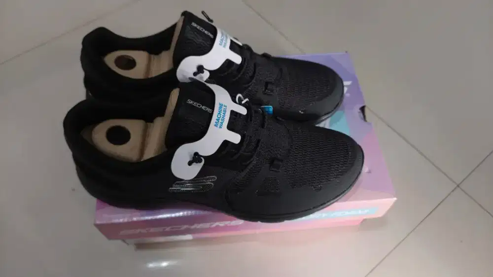 sepatu Skechers Summits Women Trainer