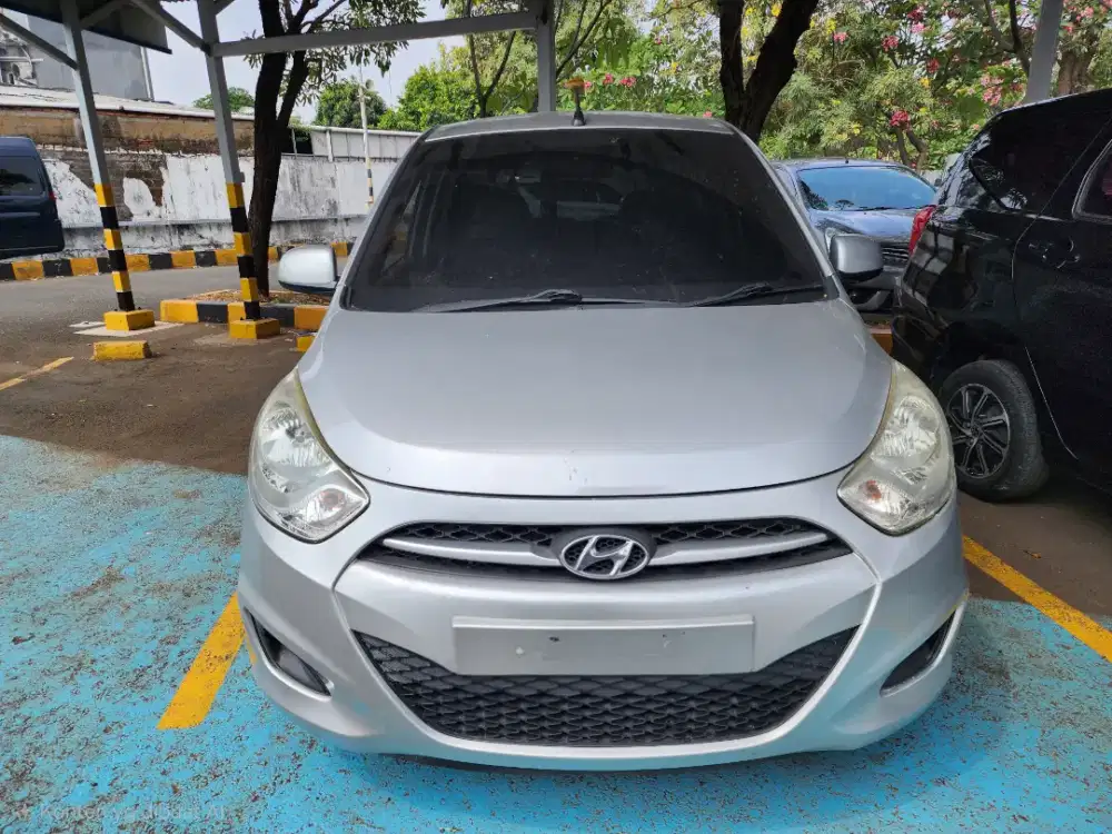 Hyindai i10 AT 2011 silver istimewa low kilometer