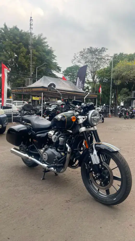 Supermeteor 650 interstellar green 2025 full Aksesoris