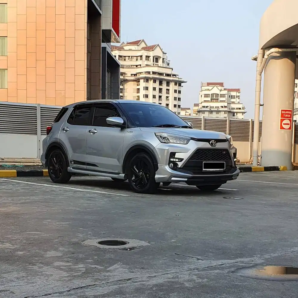 (TDP 15JT) LOW KM 22 RB ! TOYOTA RAIZE GR TSS CVT 2021 SILVER ! RECORD