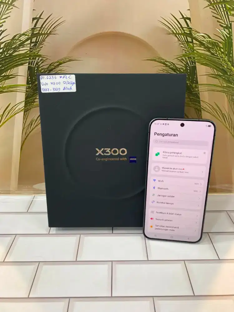 Vivo x300 12/256gb black second bergaransi resmi.