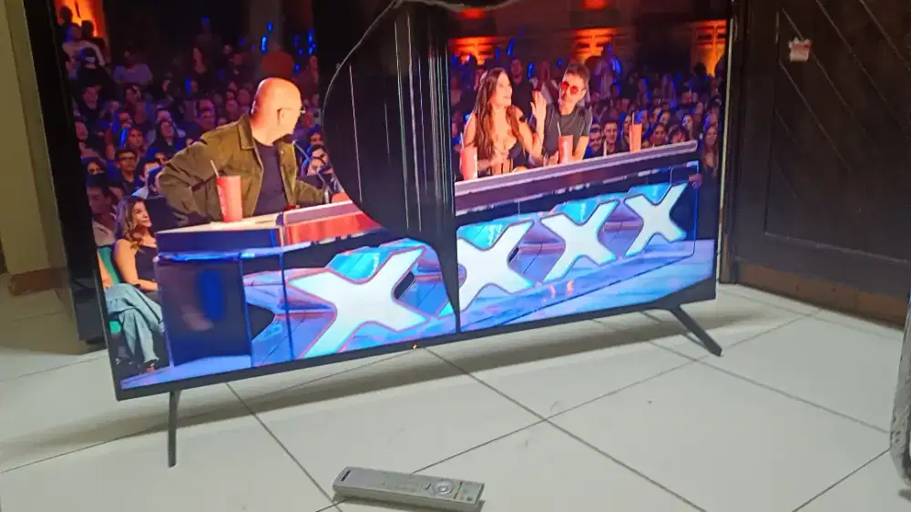 TV sony goggle TV KD55X80K minus layar pecah