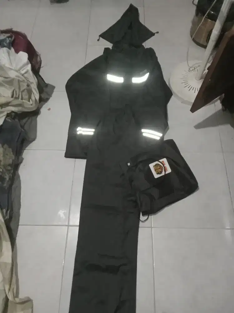 Jual jas hujan kondisi baru merk Tiger belom terpakai cek sepuasnya