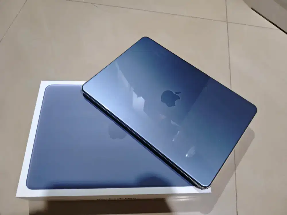 Dijual Macbook Neo 12/512 Touch Id Indigo Super Like New!