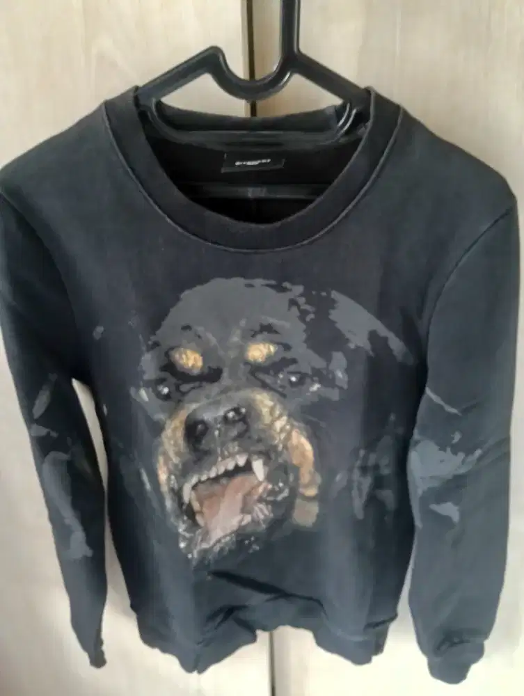 Givenchy Rottweiler Sweater Size M Hitam