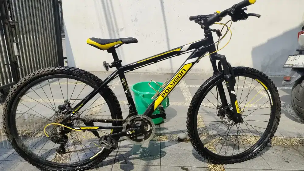 SEPEDA POLYGON M5