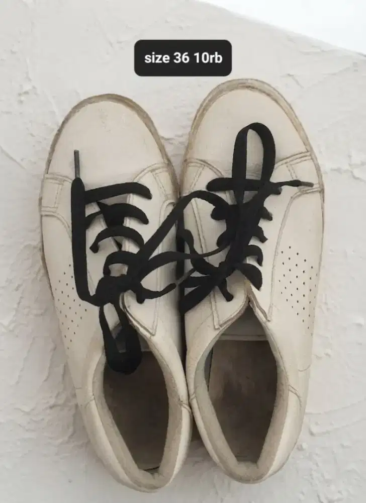 SEPATU SIZE 36 ADA DEFECT