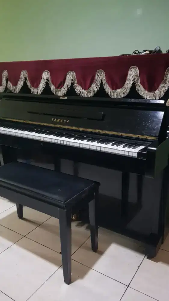 Piano akustik klasik U1 Nippon Gakki