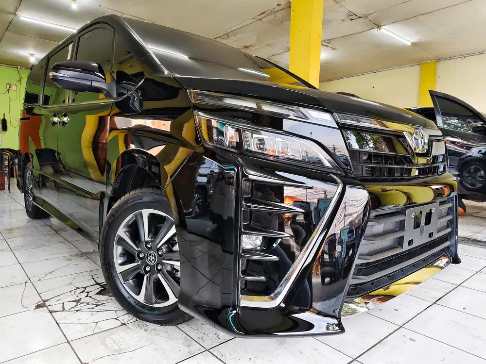 LOW KM 40RB..! TOYOTA VOXY 2.0 PANORAMIC SUNROOF AT 2021 MATIC NO 2022