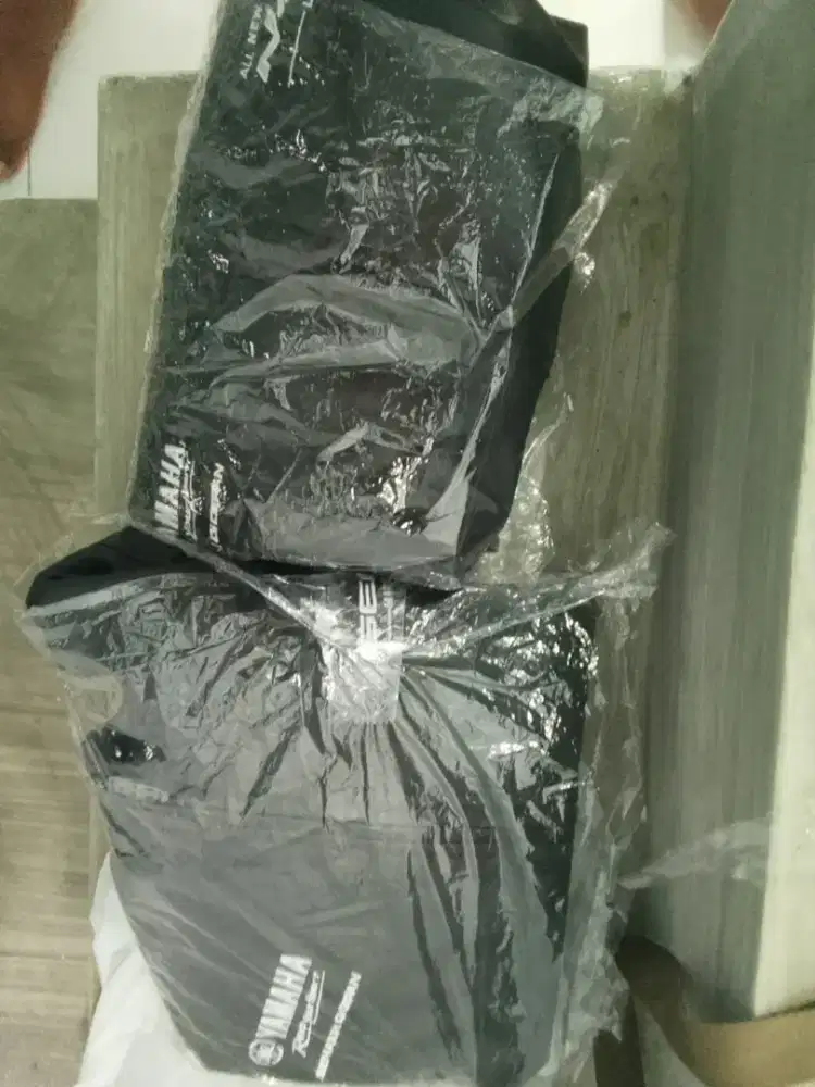 Jual jaket Yamaha dan Honda ada 3 jaket 2 kulit hitam 1 parusut Wak Lo