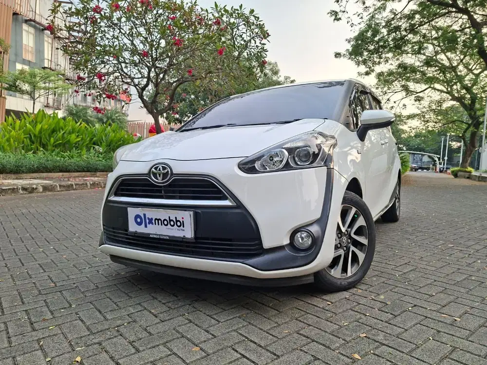 DP 1 JUTA Toyota Sienta 1.5 V Bensin-MT 2018 Hitam CTIUB