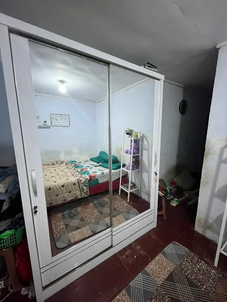 dijual lemari kaca pintu dua