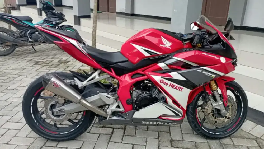 CBR 250RR Racing Red ABS