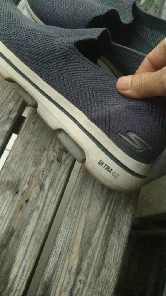Skechers sepatu