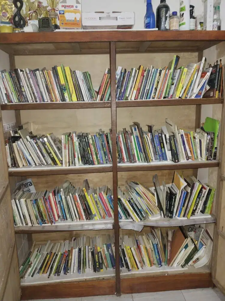 Dijual Borongan Ratusan Buku Koleksi Pribadi