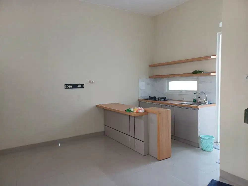 Dikontrakan rumah 2 Lt. Uk. 120m2