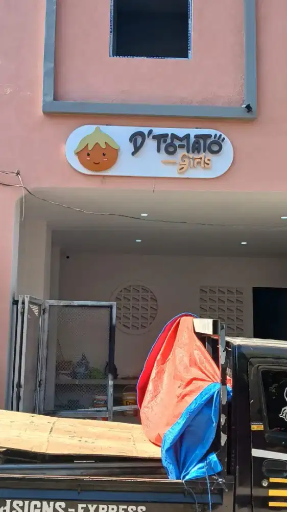 Huruf timbul akrilik papan nama neon box