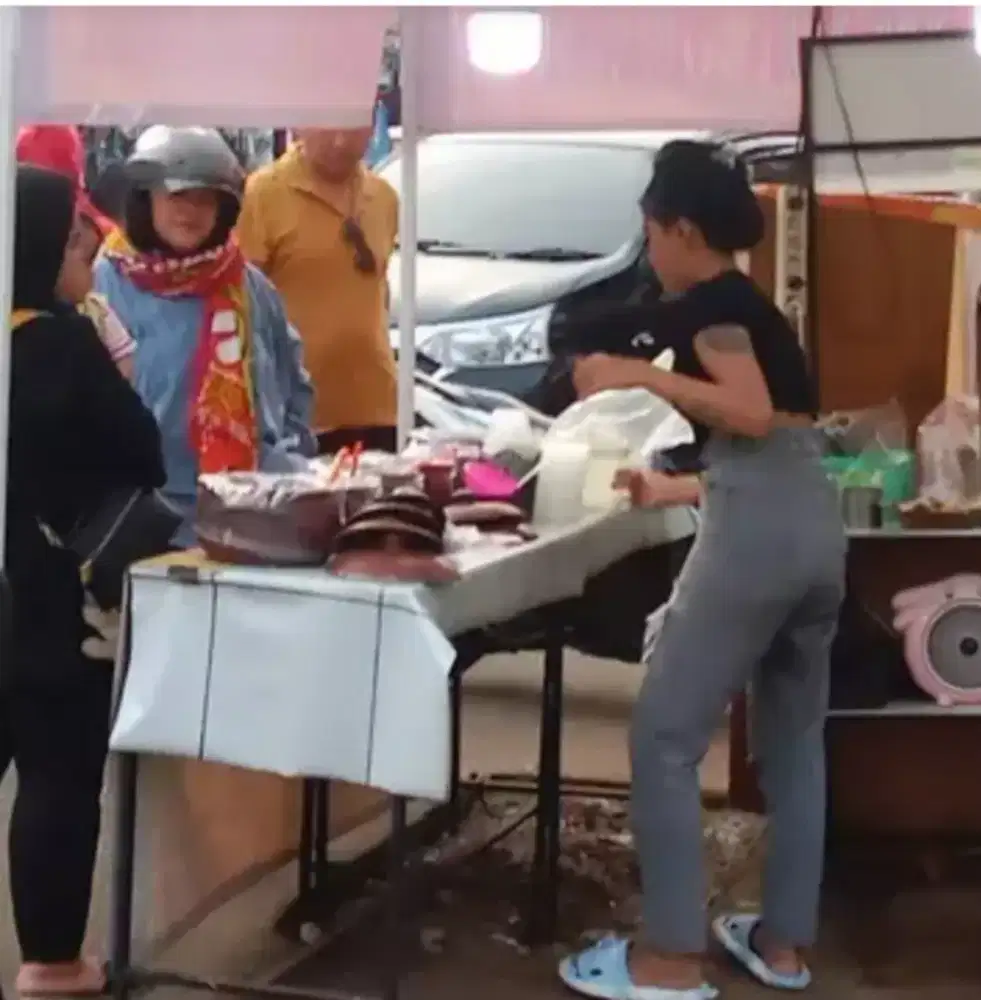 Di butuhkan satu pegawai wanita di makanan