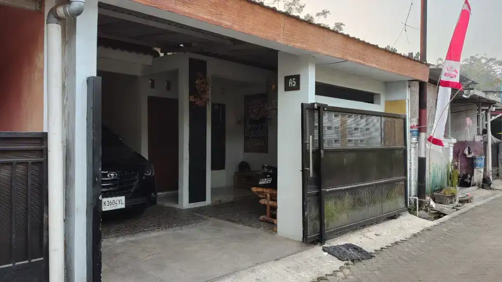 Rumah Ada Gasebo dan Taman Asri
